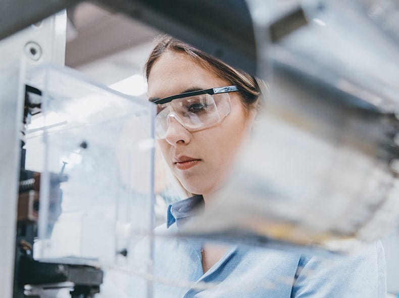 Image of a woman in a lab.